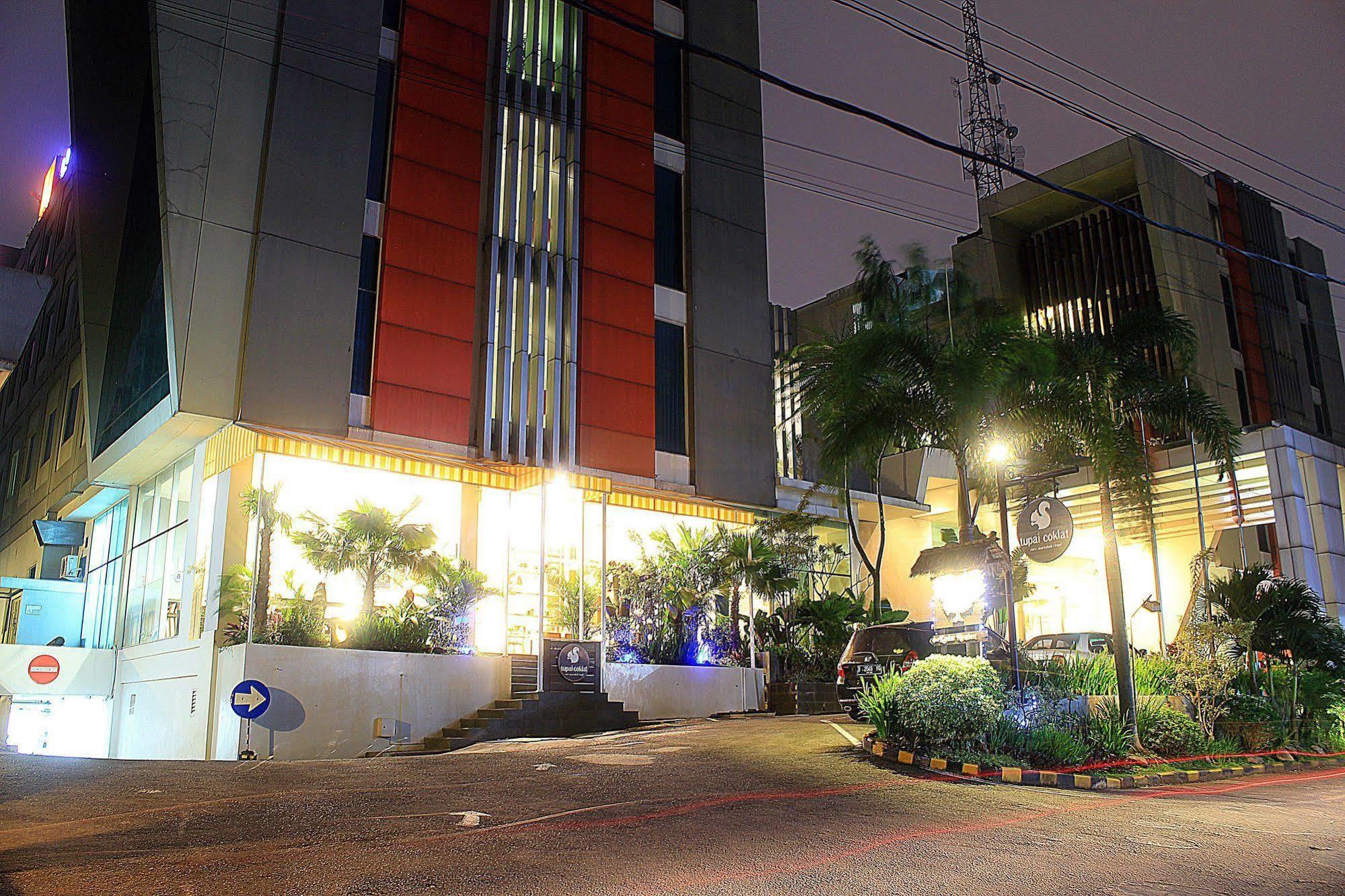 Zen Premium Setrawangi Raya Hotel Bandung Exterior photo