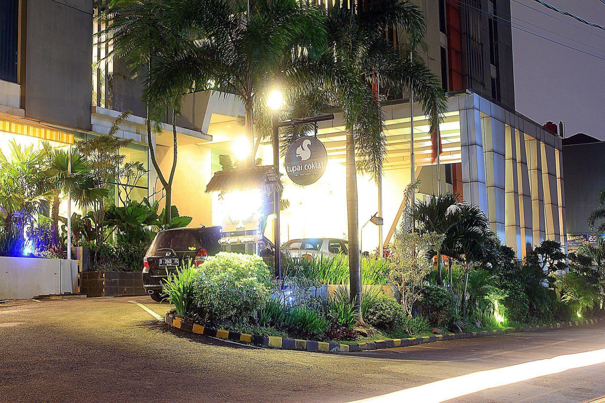 Zen Premium Setrawangi Raya Hotel Bandung Exterior photo