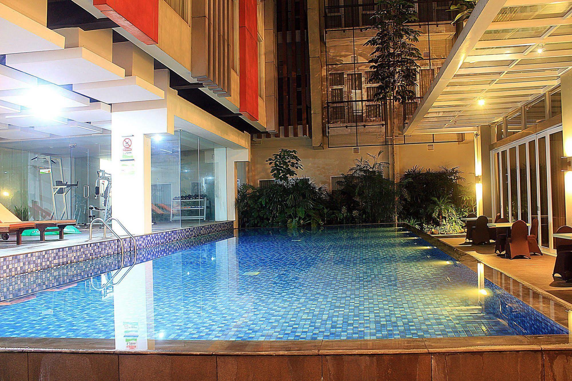 Zen Premium Setrawangi Raya Hotel Bandung Exterior photo