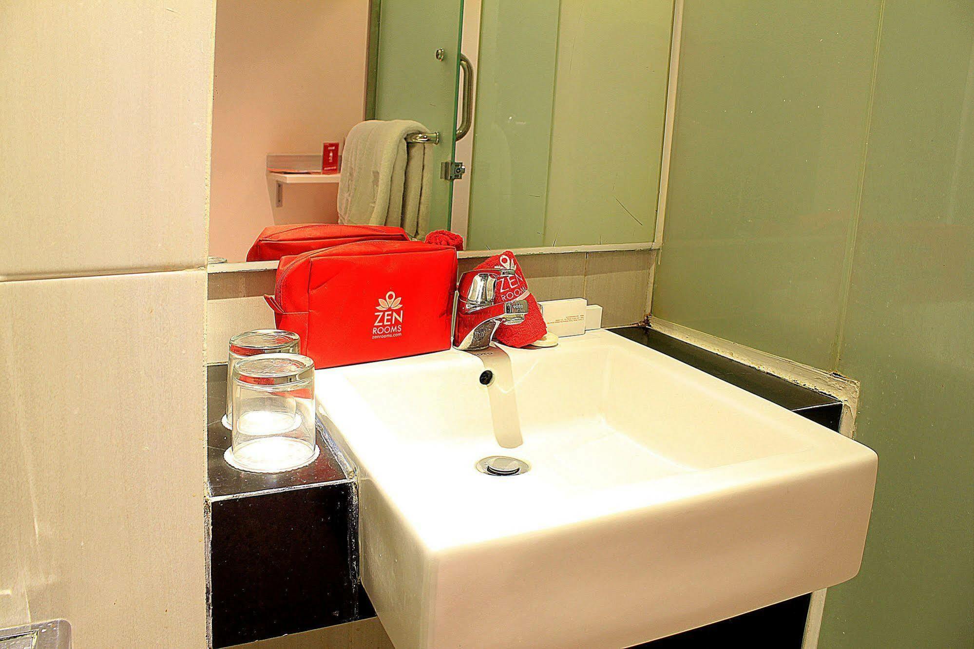Zen Premium Setrawangi Raya Hotel Bandung Exterior photo